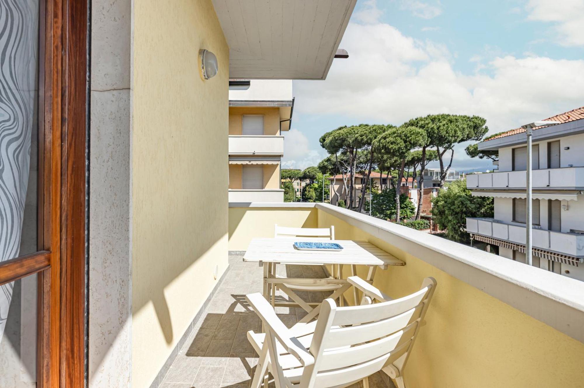 Comfy Apartment With Private Parking Near The Beach! Viareggio Exteriér fotografie