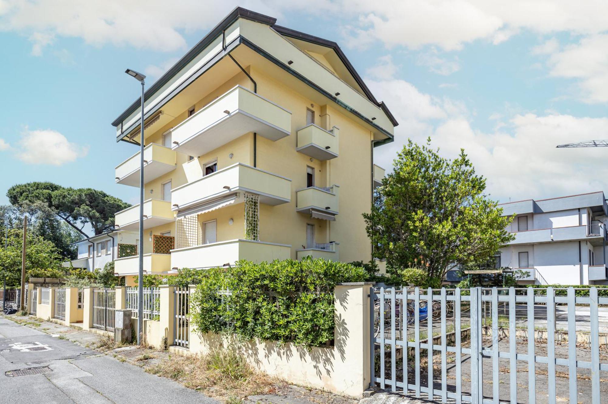 Comfy Apartment With Private Parking Near The Beach! Viareggio Exteriér fotografie